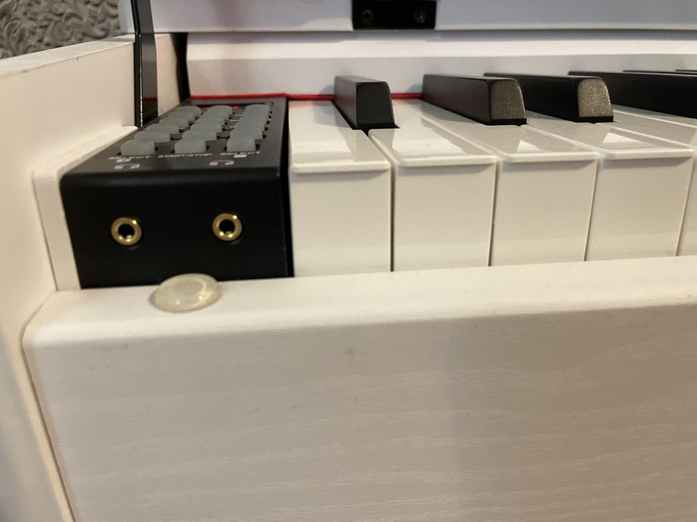 Цифровое пианино Smart Piano SP-88010W брал за 250000 новый