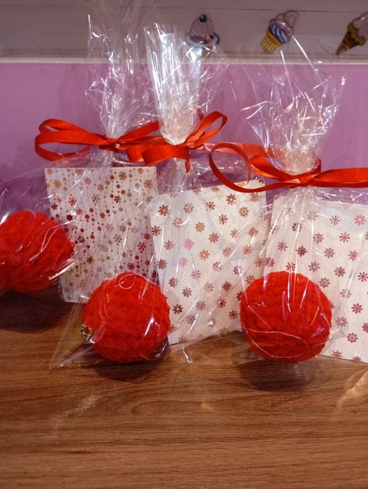 Плетени коледни топки