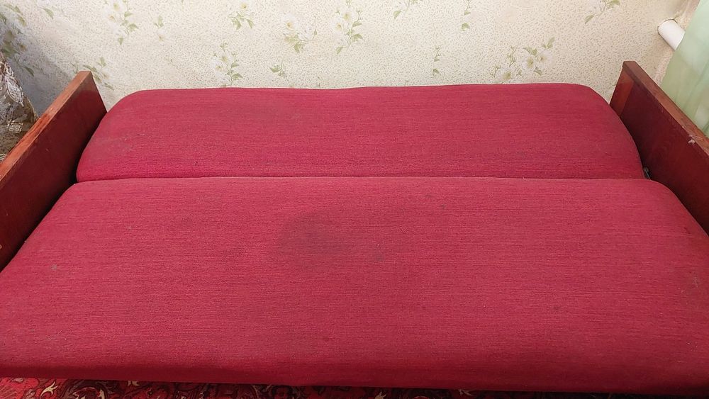 Отдам диван книжку