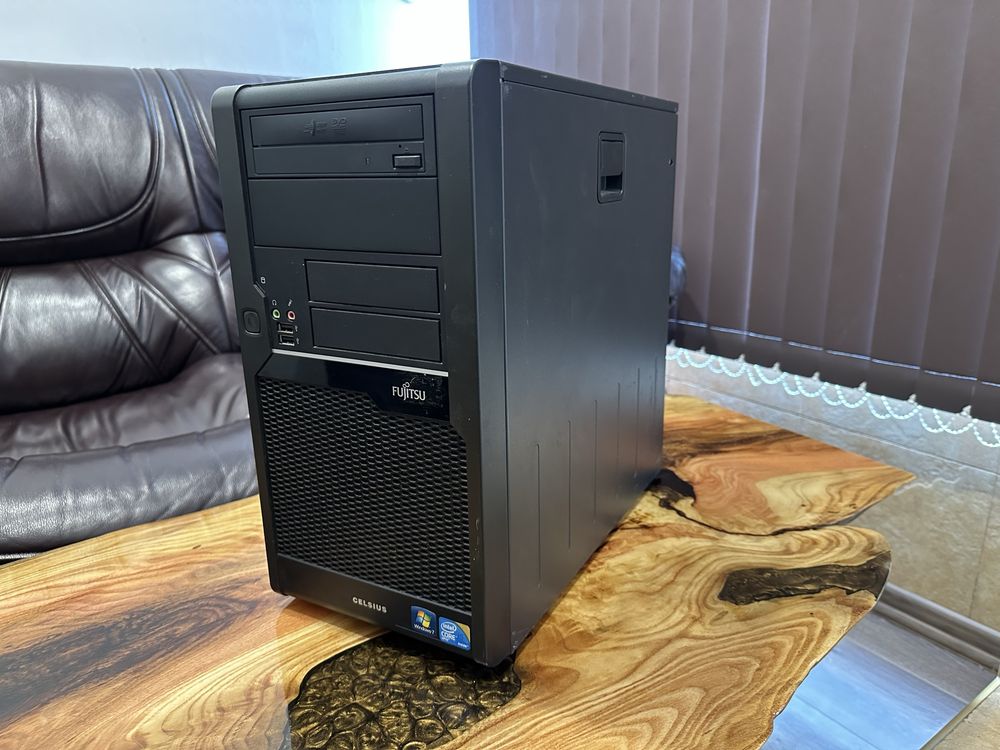 Компютър FUJITSU SIEMENS Celsius W280 с монитор Philips 243V