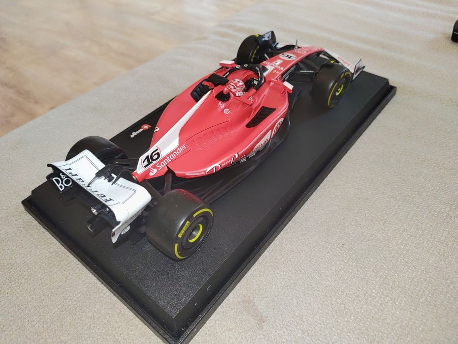 Macheta 1:18 F1 2023 Ferrari SF-23 Las Vegas Charles Leclerc Bburago