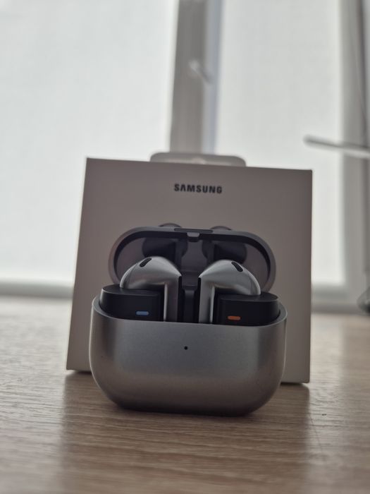 Samsung Buds 3 черного цвета