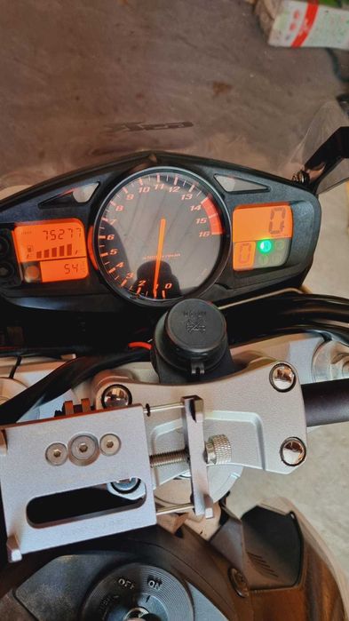 Suzuki GSR 600 (2007) – 76.000 km, topcase inclus, 2.000 € fix