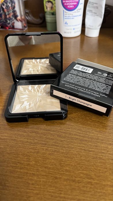 Дамска козметика/ хайлайтър