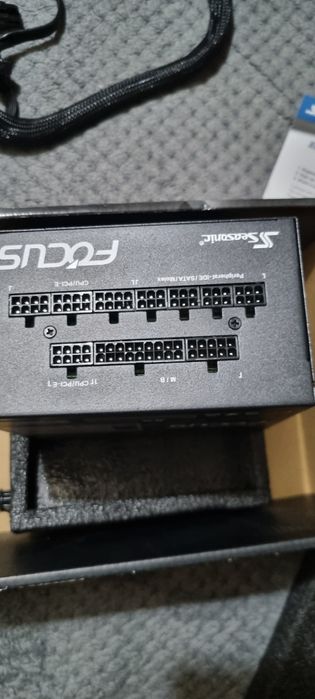 Sursă FOCUX GX 650 W certificare 80% platinium