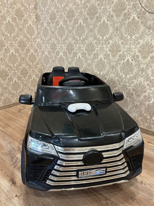 Продам детскую машину за 18000