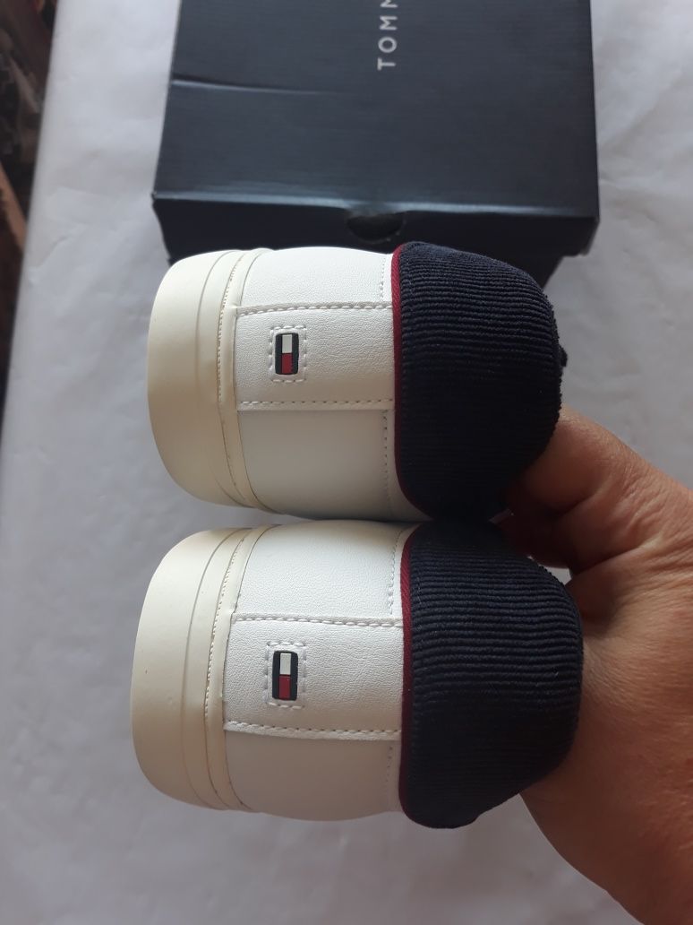 TOMMY HILFIGER nr 44 originali