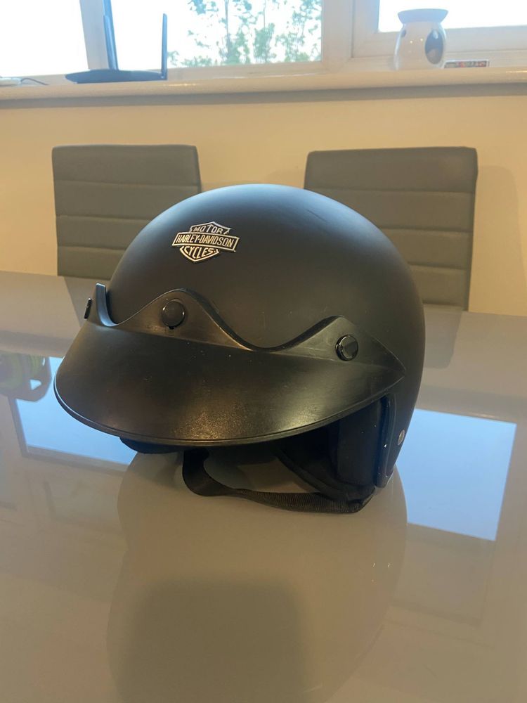 Каска Harley-Davidson , Ръкавици , Шалче/Кърпа за глава.
