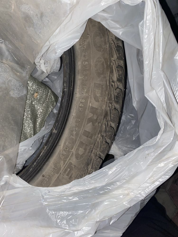 Продам шипованную зимнюю резину 225/45 r17