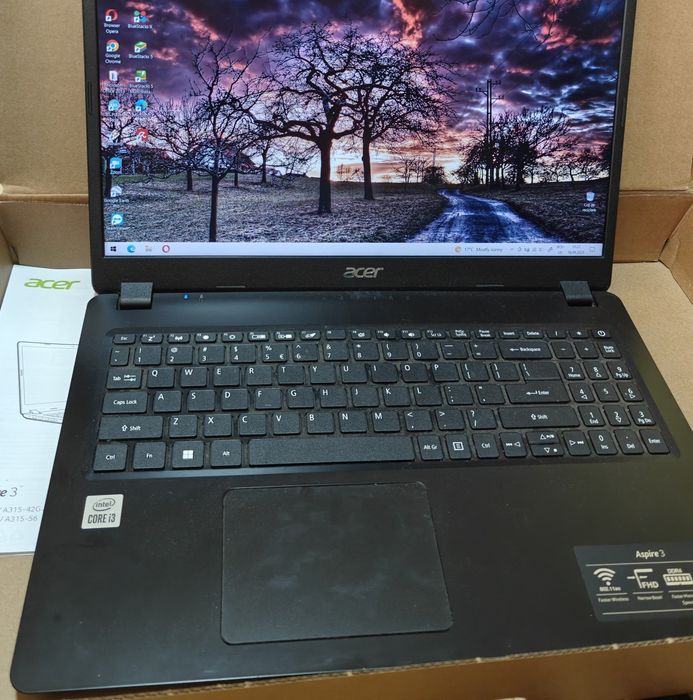 Vând laptop acer