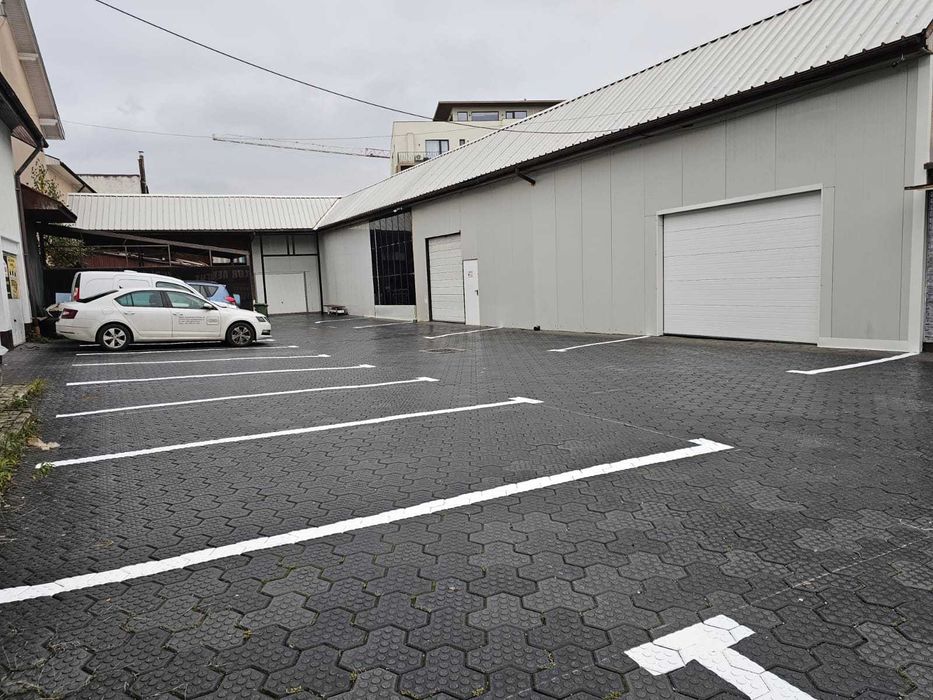 Particular ofer spatiu de depozitare central , loc de parcare in curte