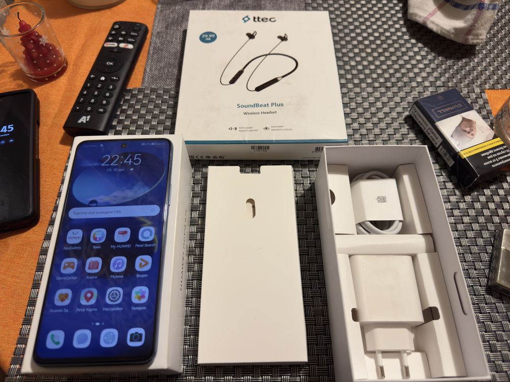 Продавам нов Huawei nova 9SE Crystal Blue