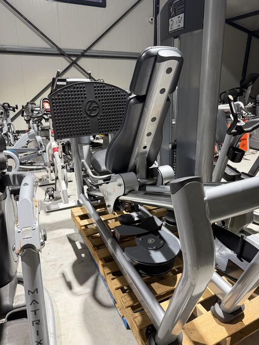 Presa picioare LIFE FITNESS,  este noua