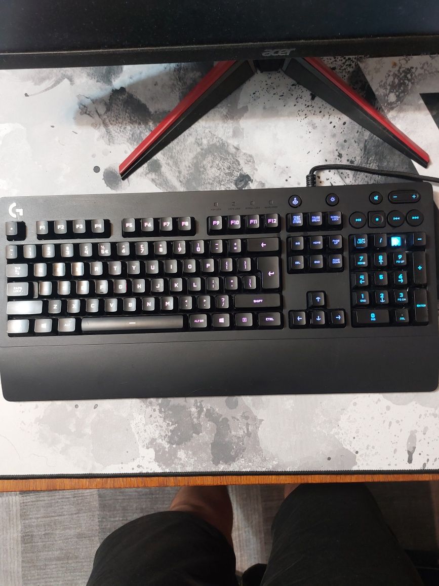 Клавиатура Logitech g213