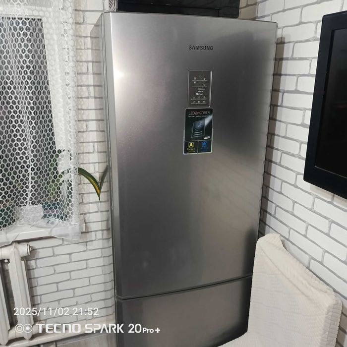 Холодильник Самсунг рабочий.