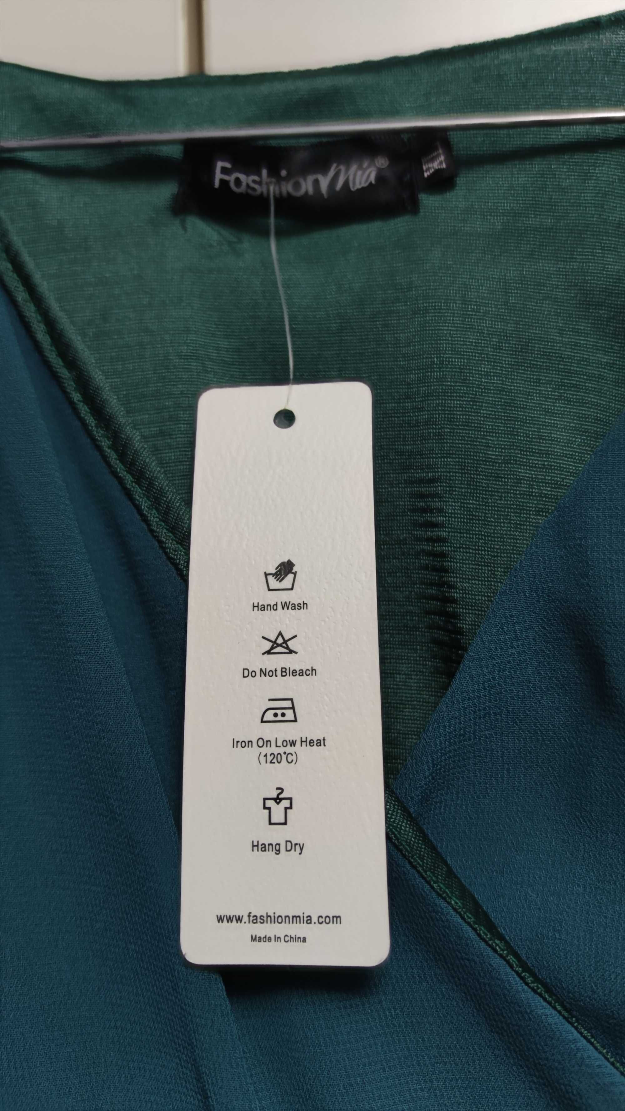Rochie verde, noua cu eticheta
