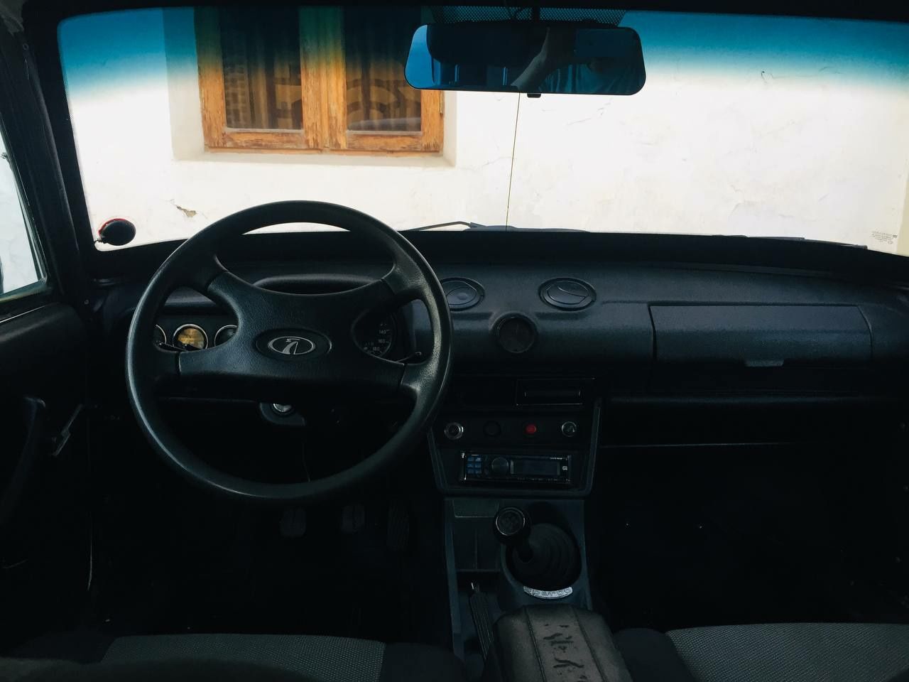 Vaz 21011 sotiladi srocni