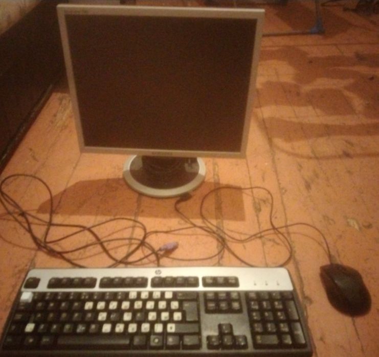 Продаются клавиатура монитор и мышка