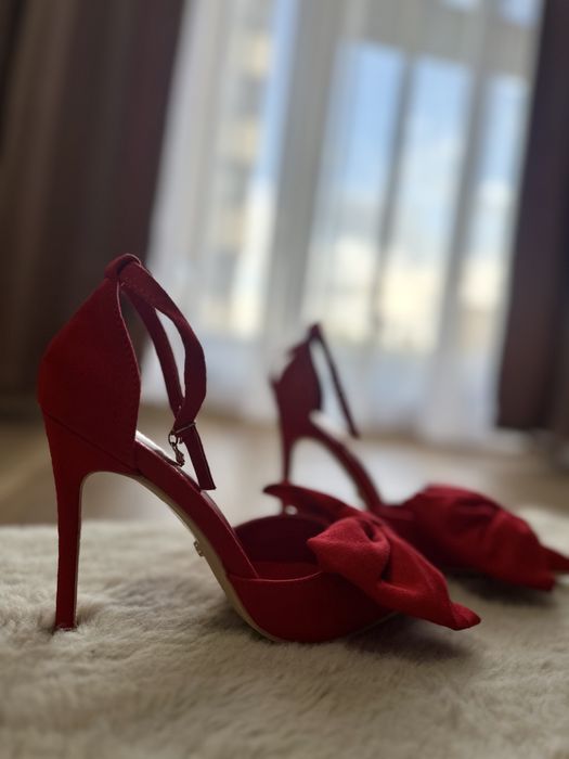 Pantofi cu funda stiletto