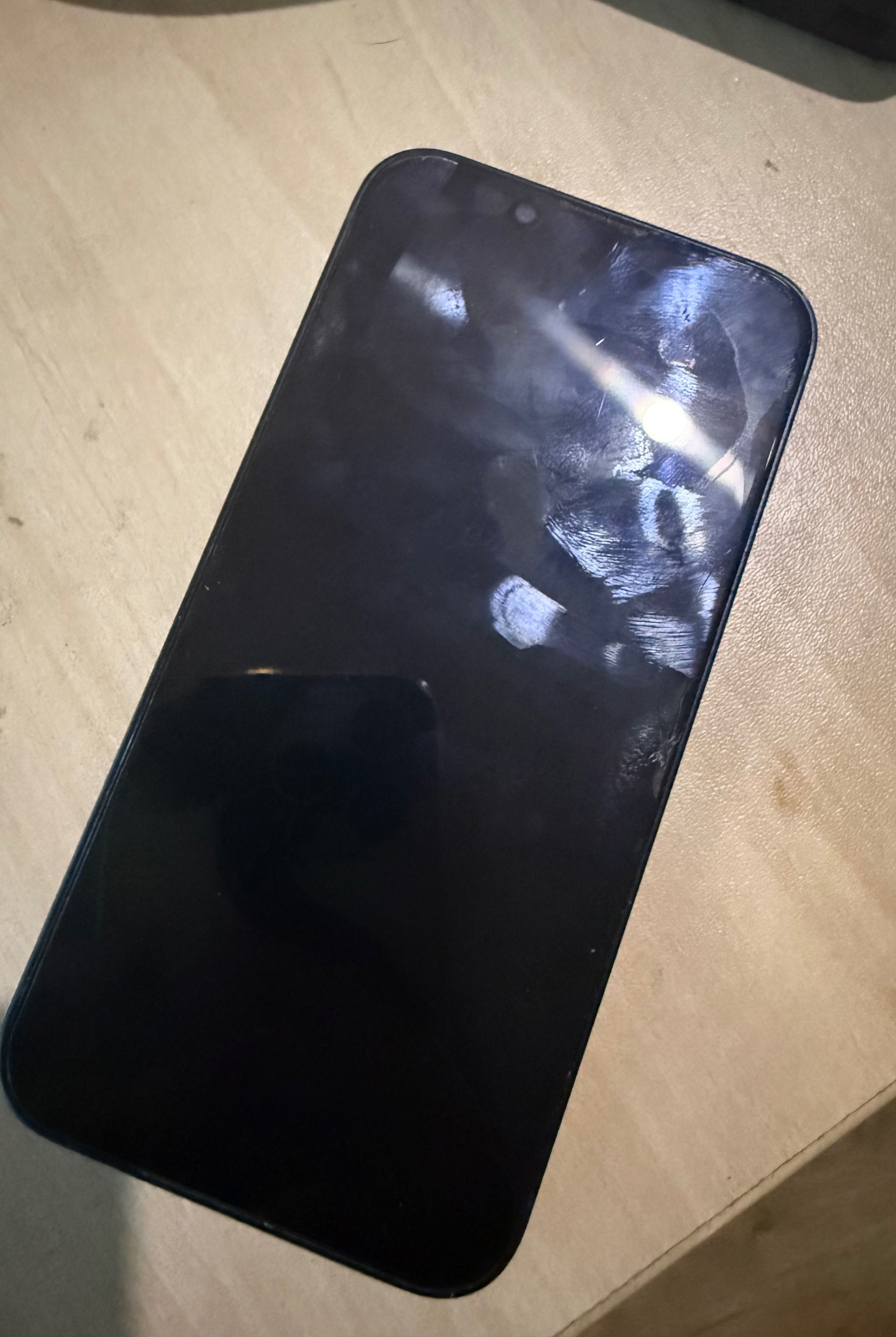 Продавам iPhone 13 mini , използван е