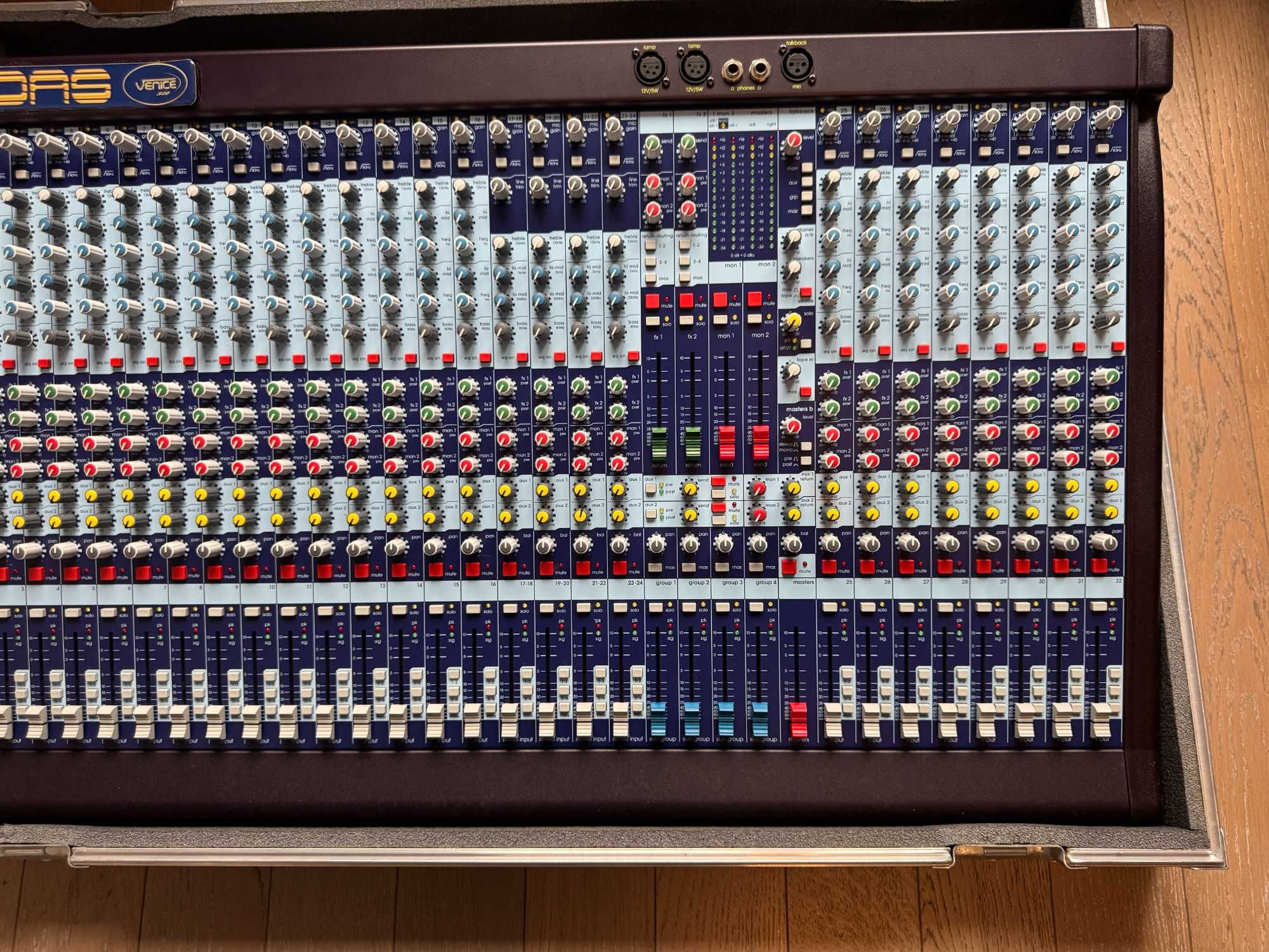 Mixer Midas Venice 320 & Flight case - Near mint condition