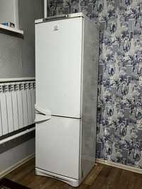 Продам Б/У холодильник Indesit
