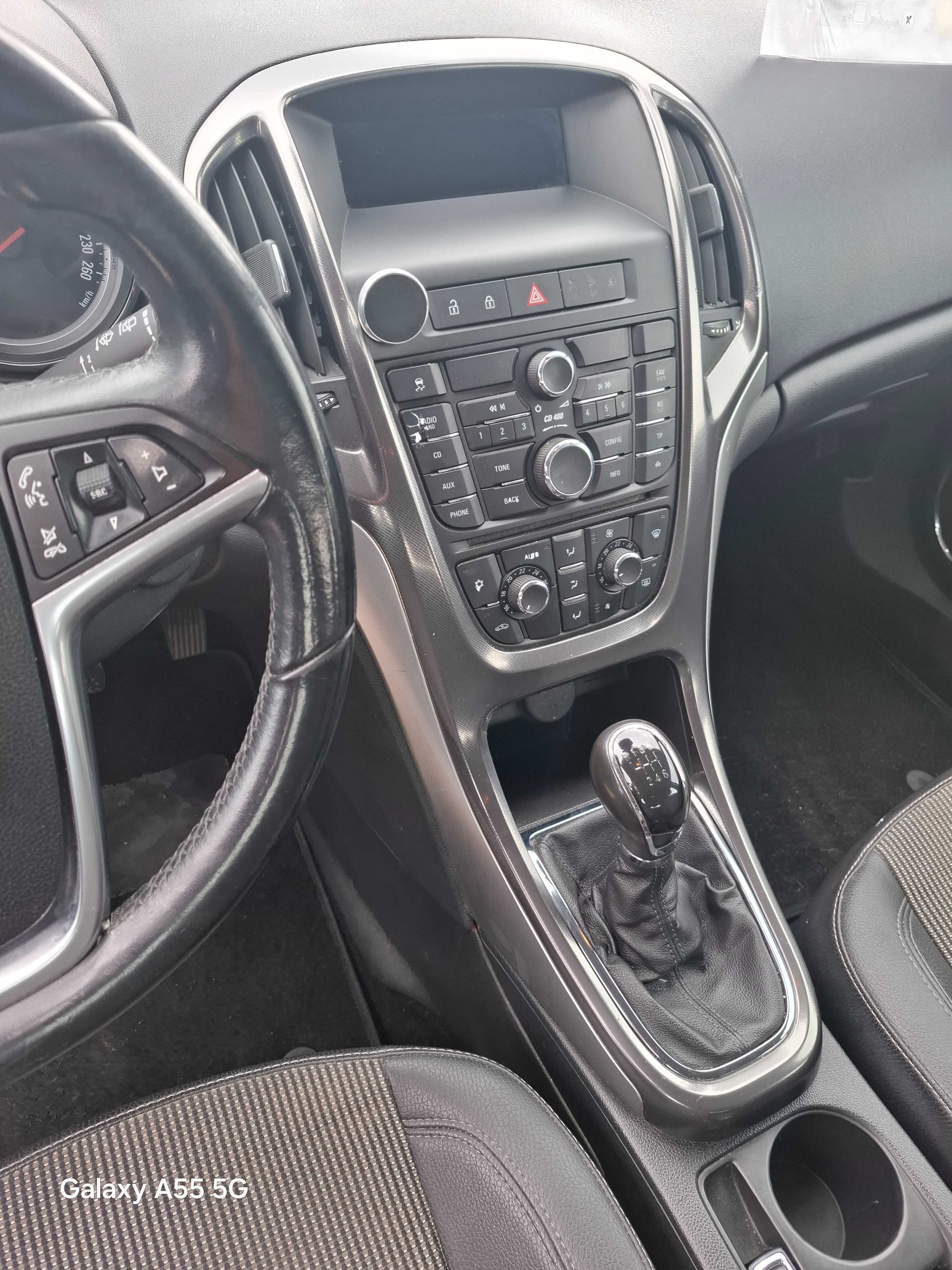 Opel Astra Break,an 2011, 1,7 D ,tapiterie semipiele cutie manuala.
