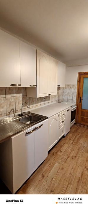 Inchiriez apartament 3 camere decomandate centru-gara Iasi