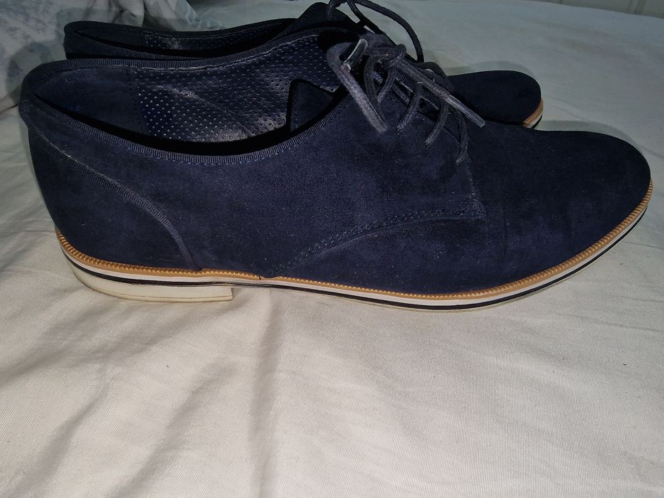 Vand Pantofi stare impecabila.