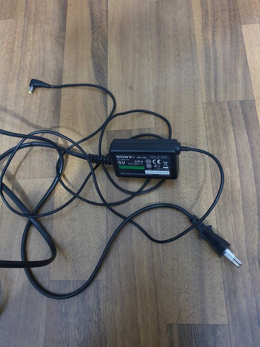 PSP 3000 silver (modat), card + husa