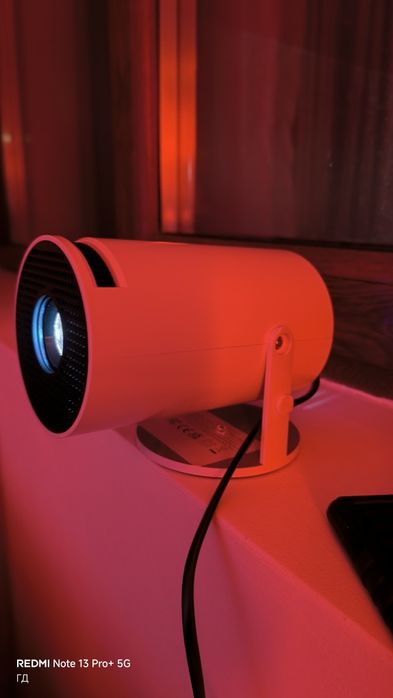 Проектор с андоид за домашно кино изживяване