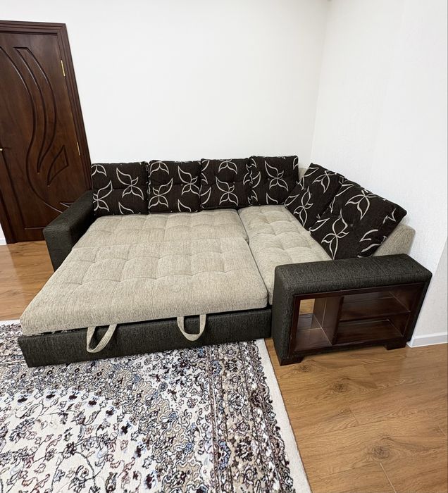 Продаётся б/у гловой, раскладной диван сундук