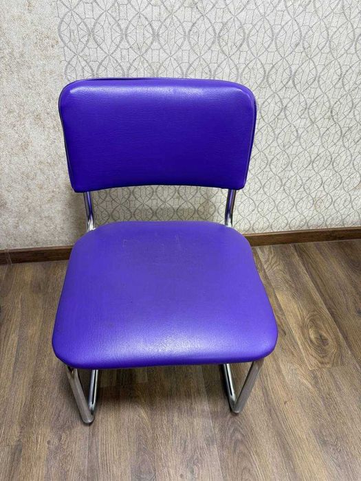 Salon uchun stullar toplami