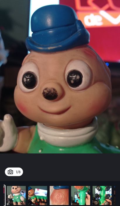 Vând sau schimb obiecte vechi.Preț în funcție de obiectul ales.