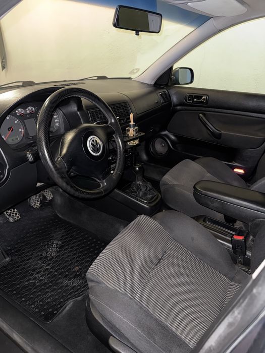 ВТОРИ СОБСТВЕНИК Golf4 1.9-110 Гледан със много любов