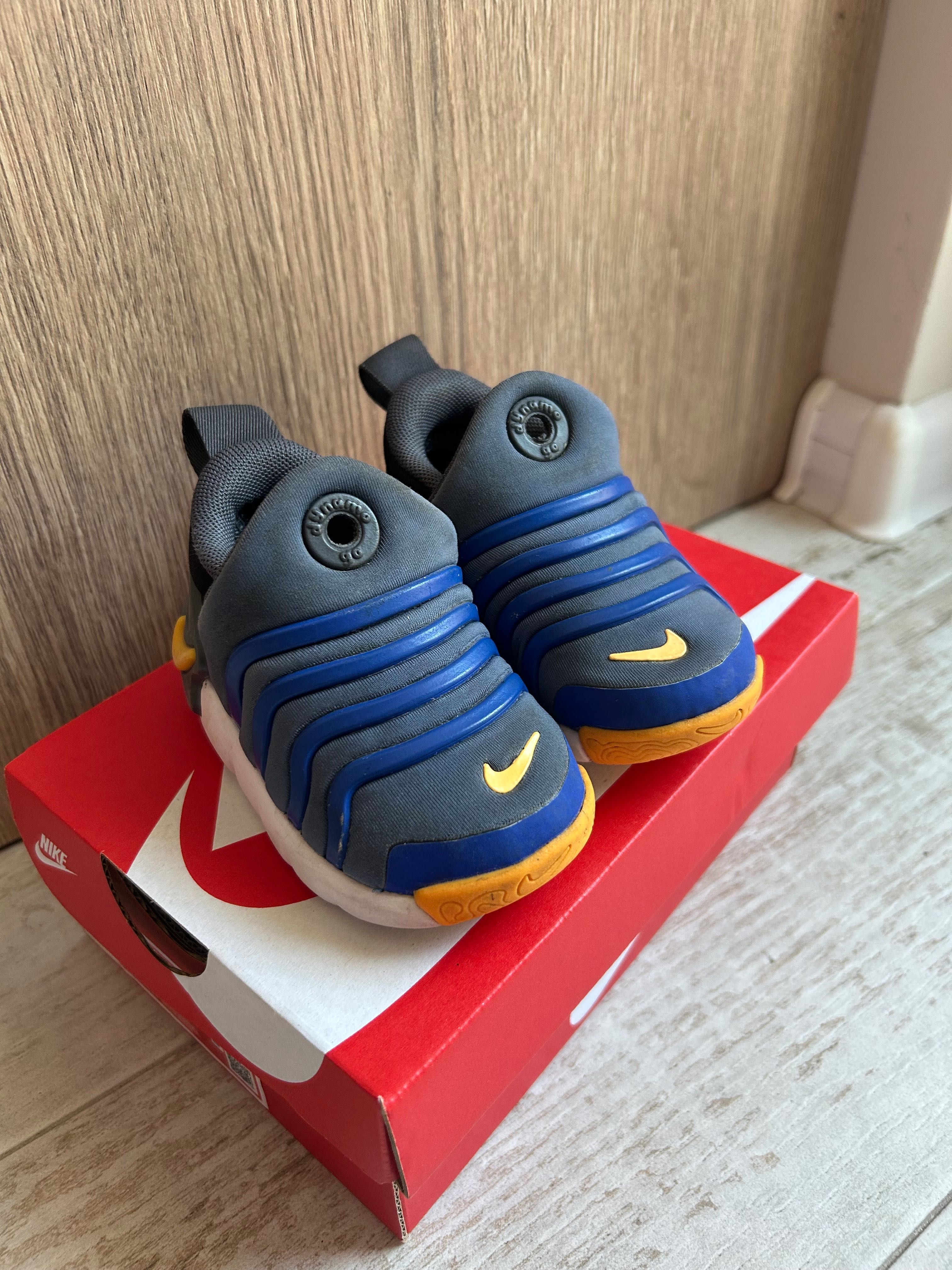Nike Dynamo go маратонки