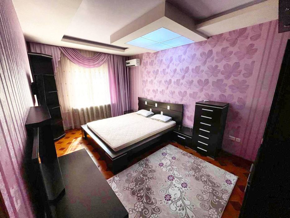 Сдаётся 4-х комнатная квартира в центре