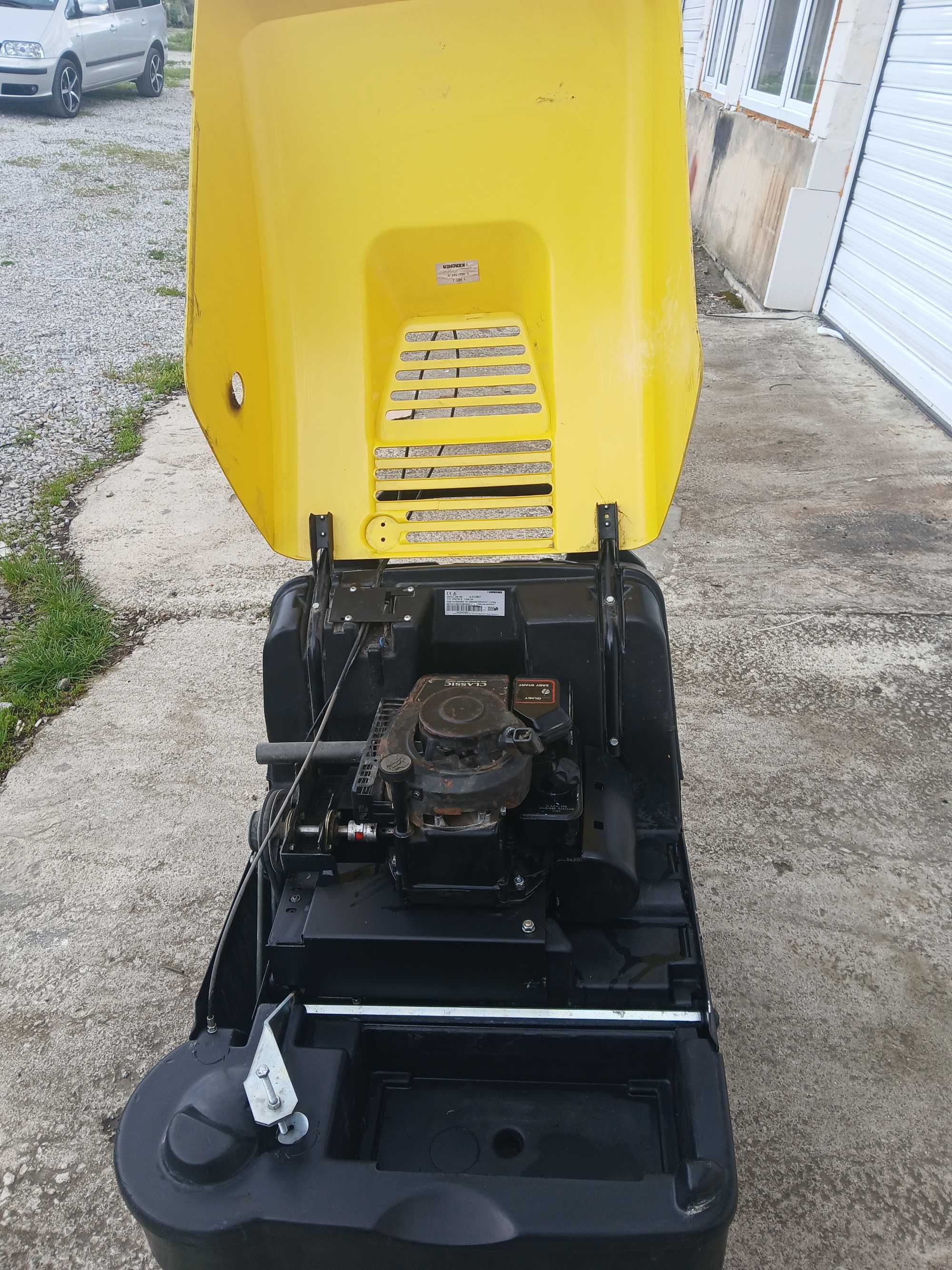 Бензинова метачна машина Kercher ksm750