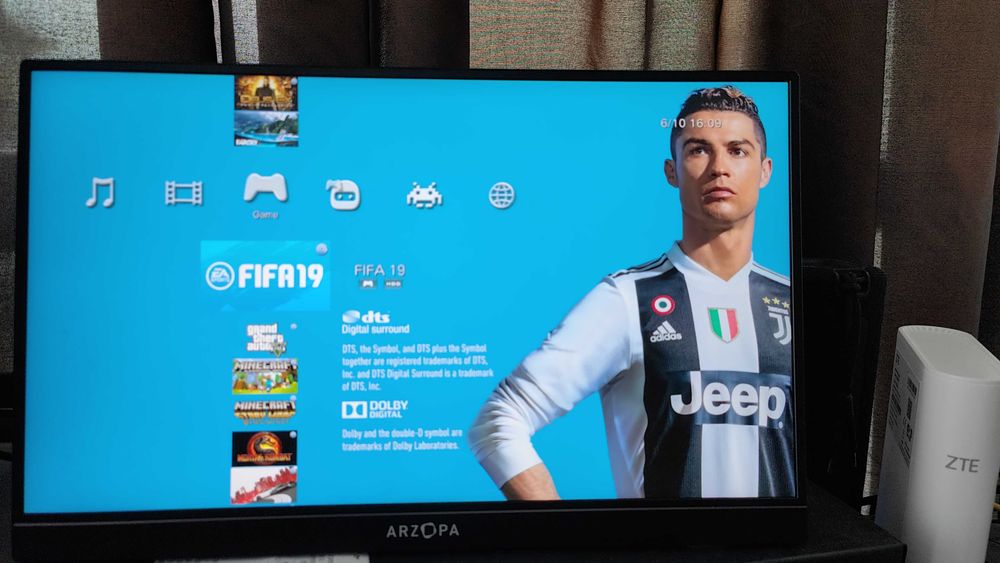 PlayStation 3 ,modat ,20 jocuri ,HDD 500GB, maneta ,cabluri