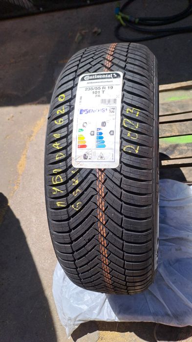 1бр. Нова 235/55/19 Continental All Season Contact