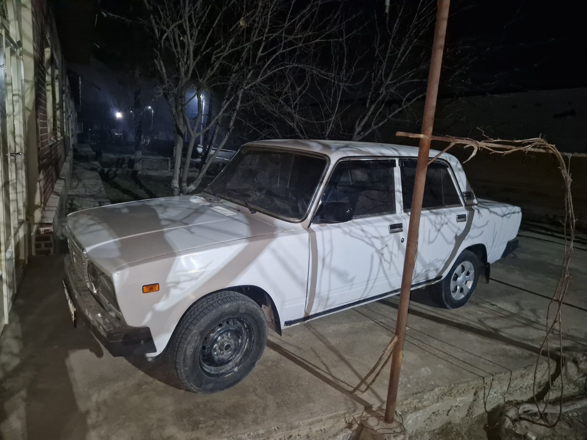 Lada 2107 sotiladi