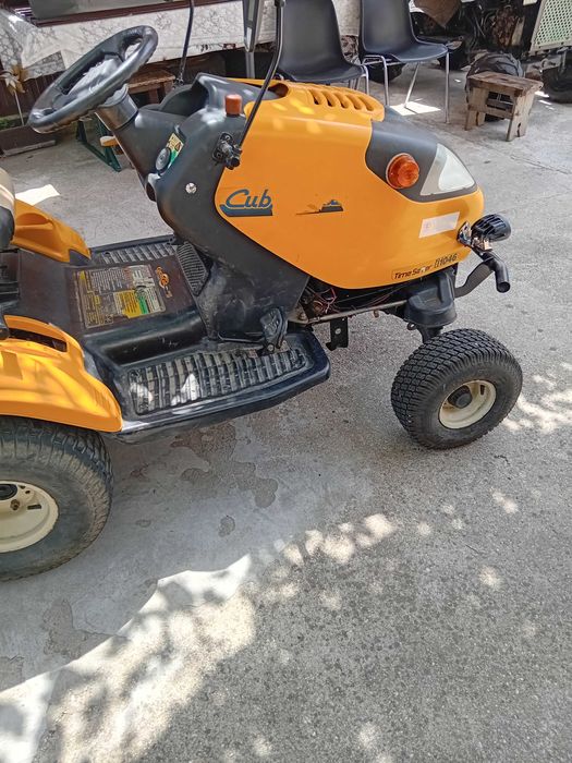 Vand Tractoraș Cub Cadet