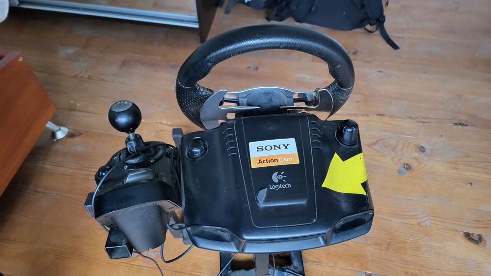 Геймърски волан Logitech g25 съвместим с playstation pc компютър