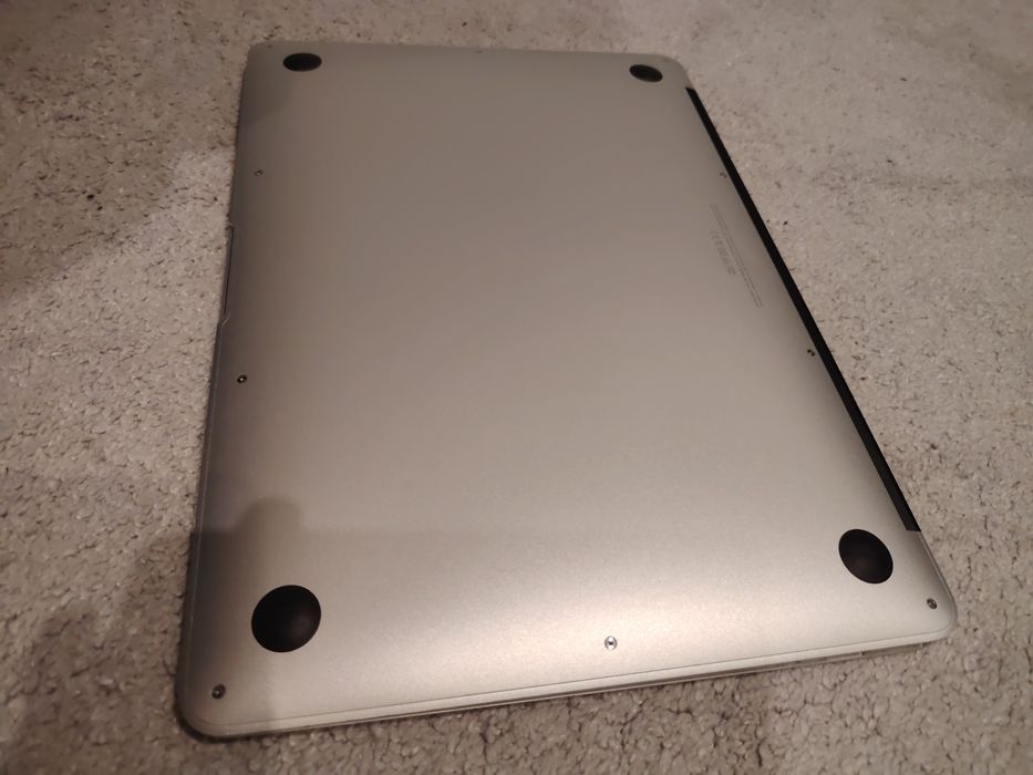 MacBook Air Intel i7 2.2 GHz Dual-Core
Intel UHD Graphics 630 1536 MB