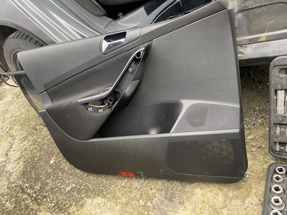 Предна лява кора врата пасат б6 отлична 2007г