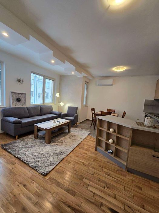 Дава се под наем Тристаен апартамент в Пловдив, Център - 73 кв.м за 550 € - Снимка #3