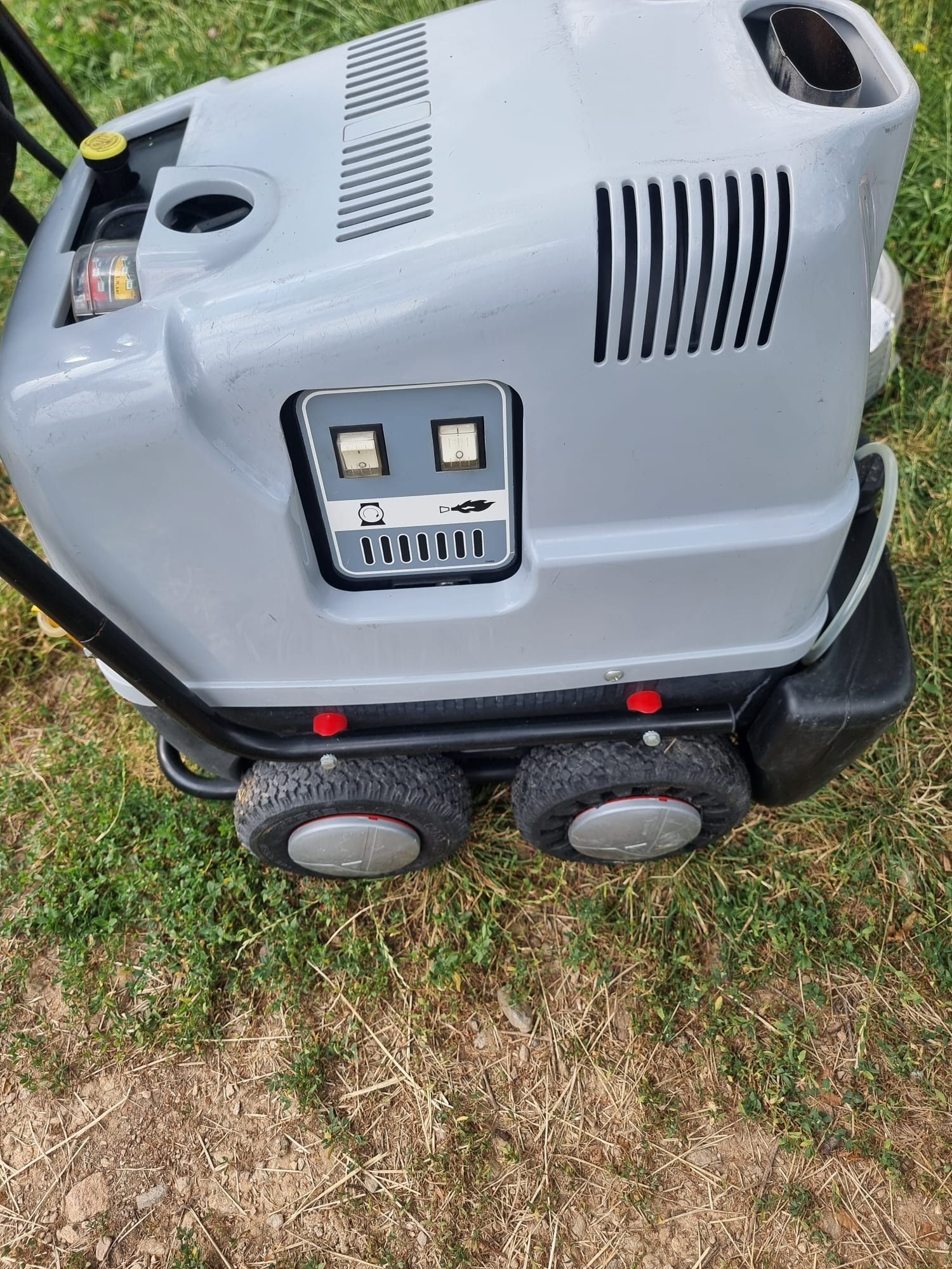 Aparat spalat cu presiune, apa calda, karcher