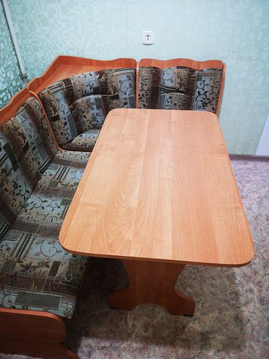 Кухонный уголок. Стол. Табуретка.