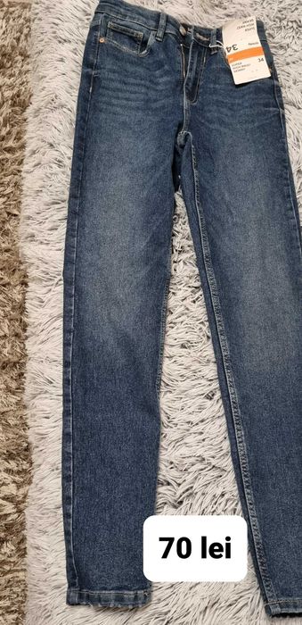 Blugi cu talie înaltă, noi cu etichetă