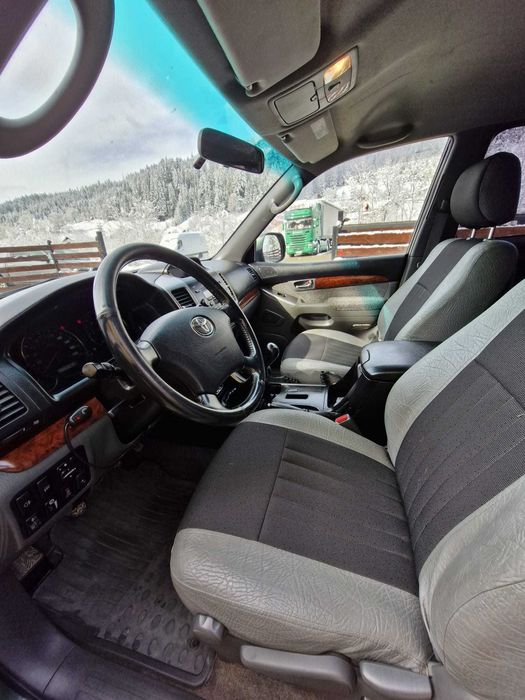 Toyota Land Cruiser- J12